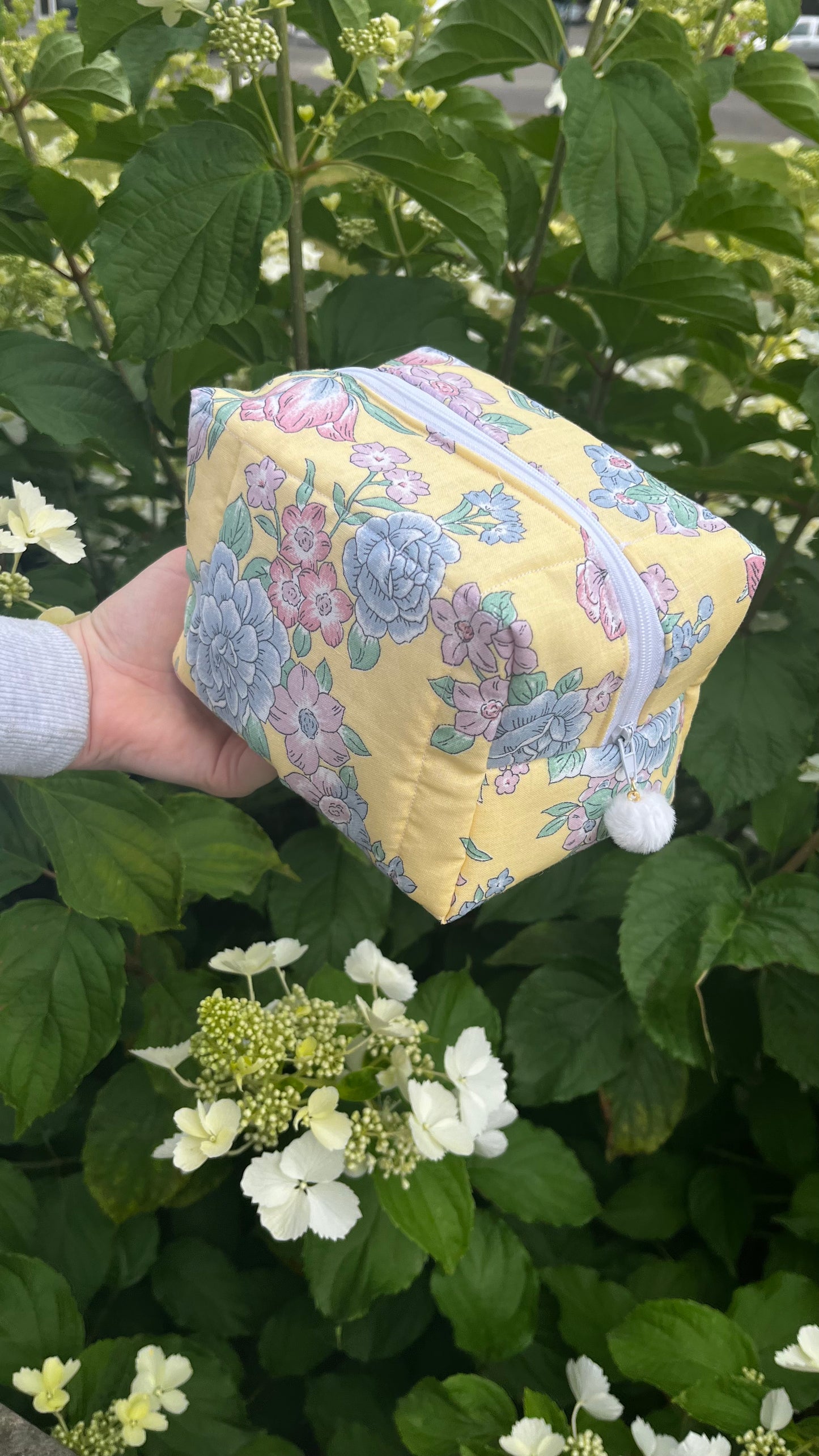 Toilet tasje geel bloem