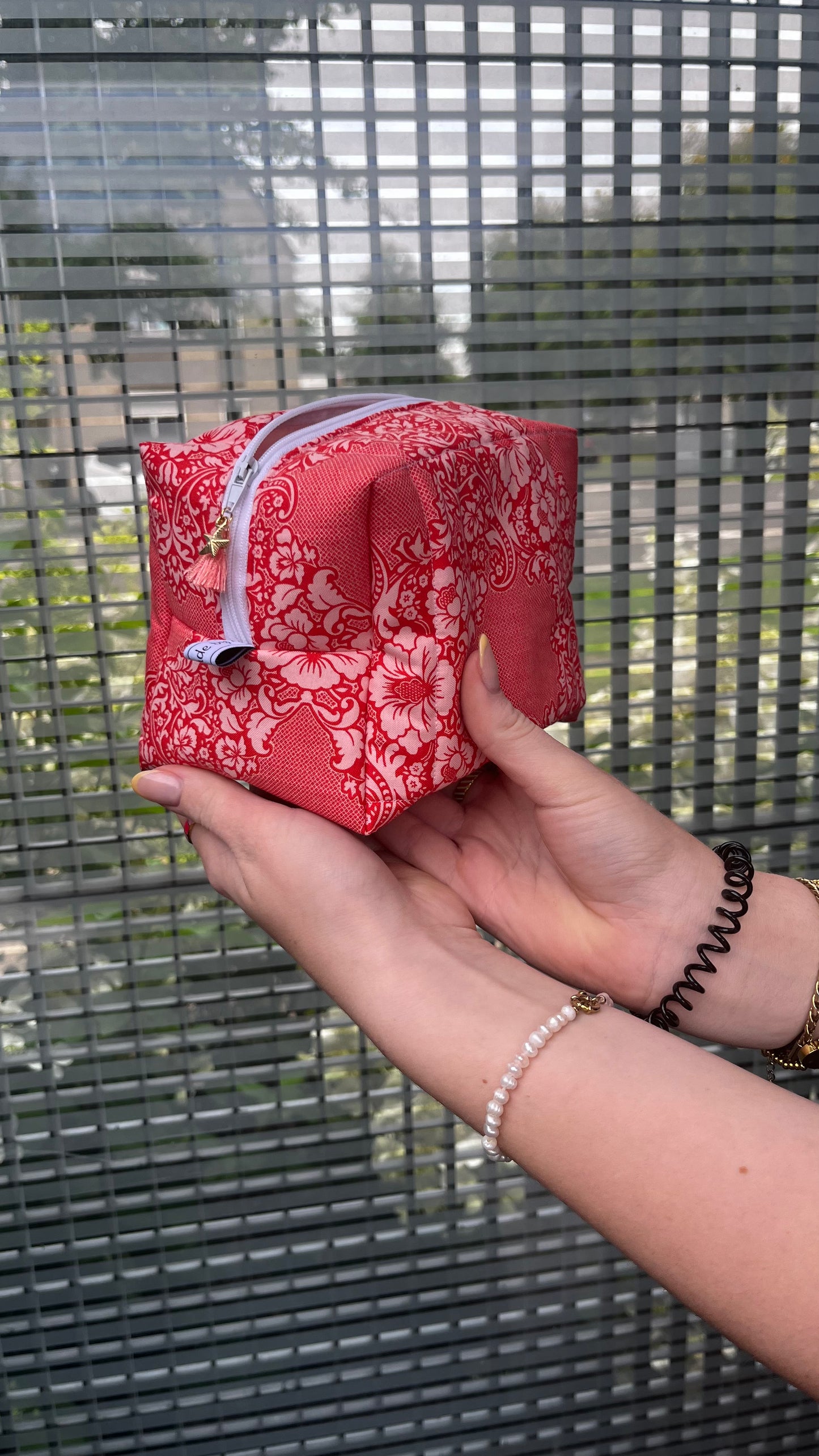 Toilet tasje rood bloem